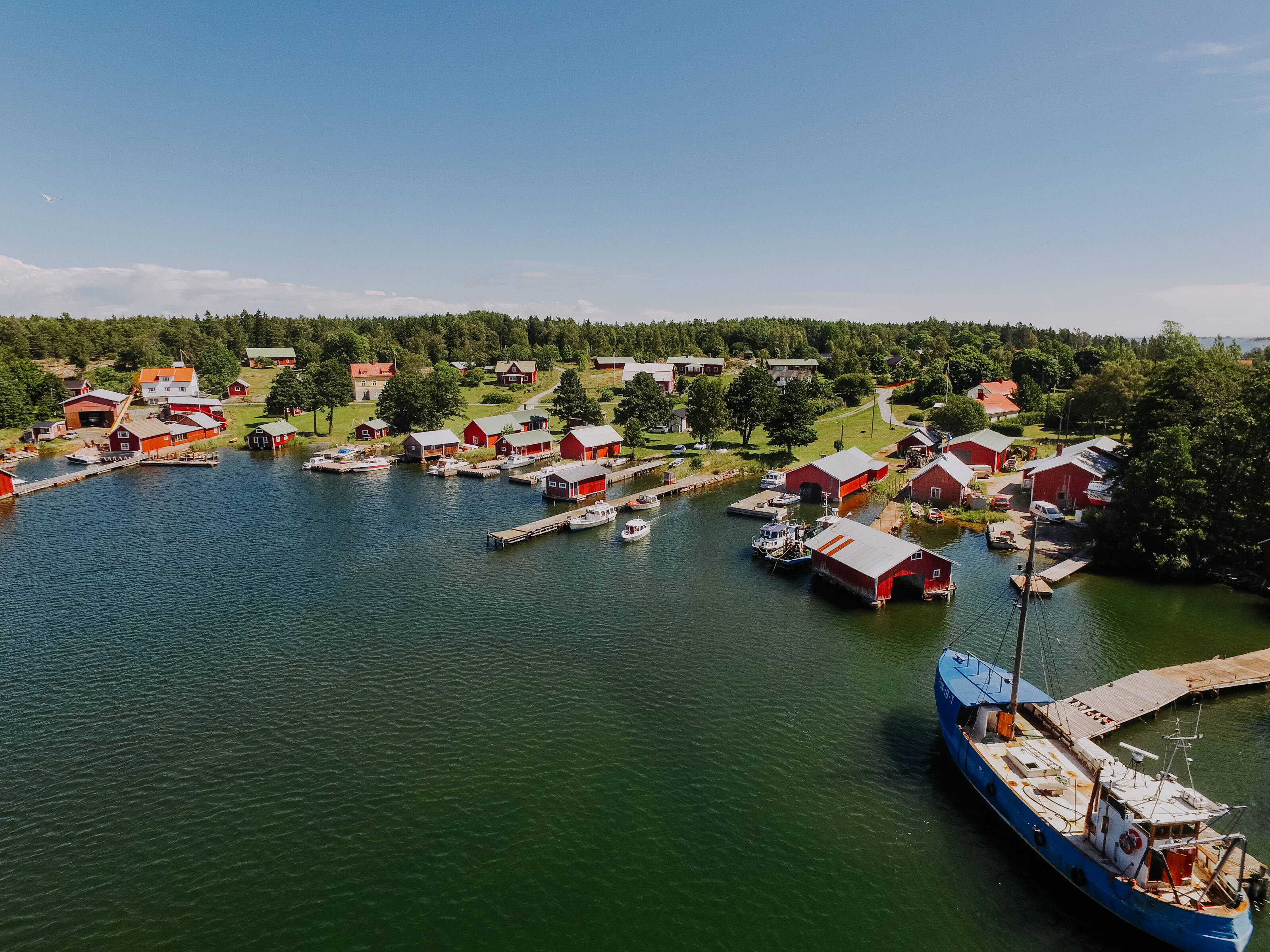 an aerial picture of a wooden village in the Finnish Archipelago